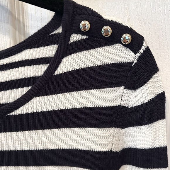 White House Black Market: Navy & Cream Sweater sz Small. Worn probably twice! - Picture 3 of 4